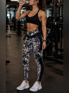 Large Let’s Gym Women’s Black & White High-Waist Leggings, Like New
